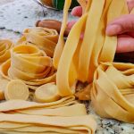 Massa caseira de 3 ingredientes resgata tradição e conquista as redes sociais
