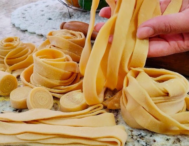 Massa caseira de 3 ingredientes resgata tradição e conquista as redes sociais