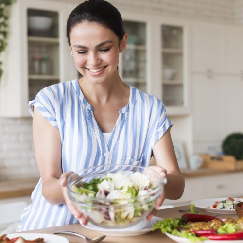 O que você come antes da menstruação pode transformar sua TPM?