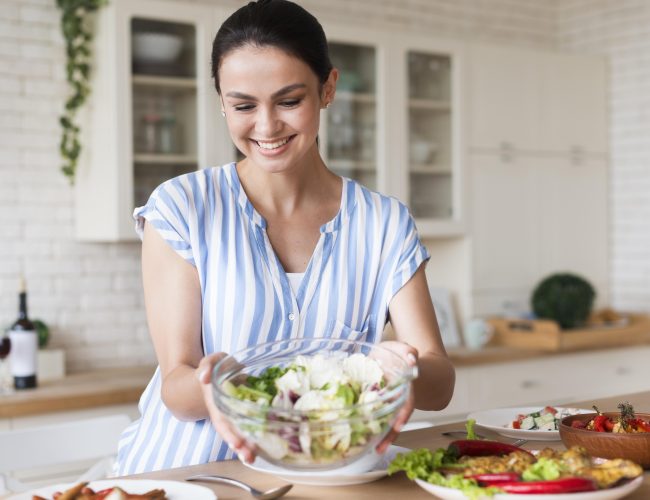 O que você come antes da menstruação pode transformar sua TPM?