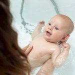 Além do banho: como criar um ritual de sono que realmente funciona para o bebê