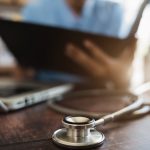 Consulta sem deslocamento: como a telemedicina está redesenhando o acesso à saúde no Brasil