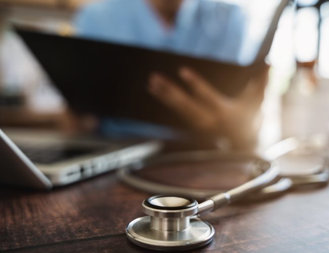 Consulta sem deslocamento: como a telemedicina está redesenhando o acesso à saúde no Brasil