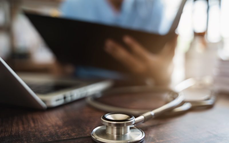 Consulta sem deslocamento: como a telemedicina está redesenhando o acesso à saúde no Brasil
