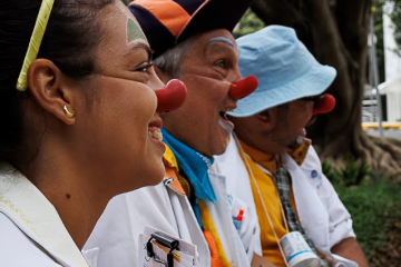 Muito além do riso: como a palhaçaria hospitalar transforma a saúde emocional de pacientes adultos e humaniza o ambiente hospitalar